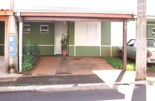 Ourinhos House | Welcoming Casa 02 Quartos: Pet & Child Friendly Retreat
