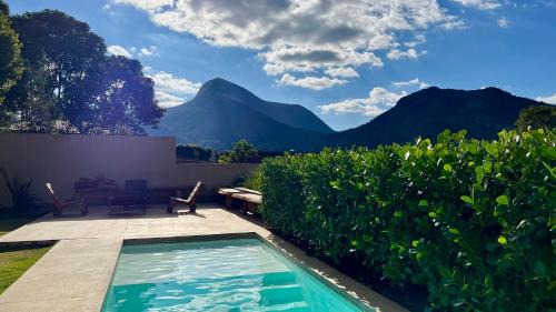 Teresopolis House | Elegant Casa com 4 Suítes na Serra C8 - Pet Friendly Getaway