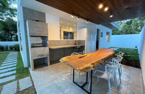 Teresopolis House | Elegant Casa 10: Pet-Friendly with Pool & Breakfast Options