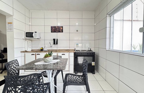 Balneario Arpoador House | Beachside Retreat: Casa 100m da Praia Arpoador