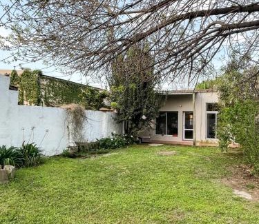 Suipacha House | Budget-Friendly Casa 1936: Pet and Child Friendly Retreat