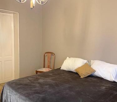 Suipacha House | Budget-Friendly Casa 1936: Pet and Child Friendly Retreat
