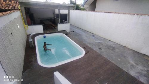 Jardim Nautilus House | Cozy 2-Bedroom Retreat in Cabo Frio with Pool & Kitchen