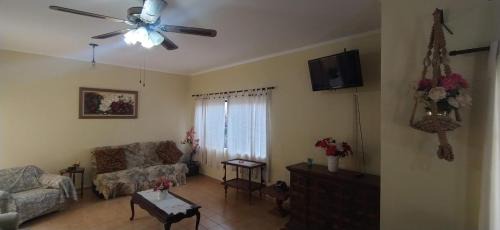Jardim Casablanca House | Ideal Beachside Retreat: Casa 200m da Praia for Families