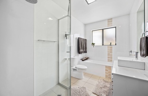 Woolgoolga Bed & Breakfast | Ideal CASA 28 Wharf Street - Steps from the Beach Awaits