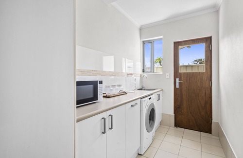 Woolgoolga Bed & Breakfast | Ideal CASA 28 Wharf Street - Steps from the Beach Awaits