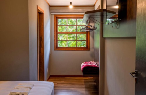 Biguacu House | Relax at Casa 3 Suítes with Pool and BBQ Amenities