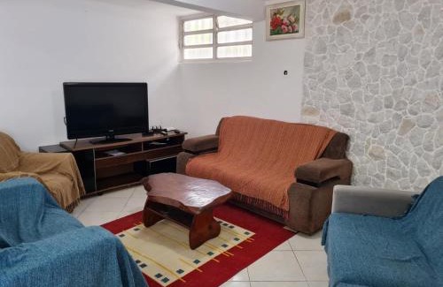 Florida House | Cozy Casa Just Steps from the Beach with Pool & Parking