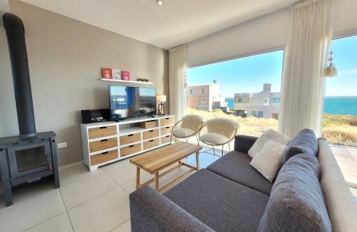 Picun Leufu Department House | Beachfront Casa 360 - Pet and Child Friendly Retreat