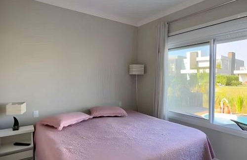 Capao da Canoa House | Exquisite Casa 4 Suítes: Poolside Retreat at Lago-Ilhas Resort