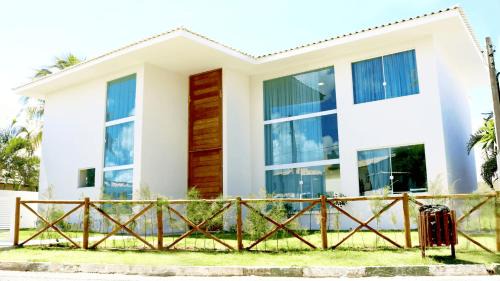 Parafuso House | Casa 6 Suítes Steps from the Beach in Guarajuba