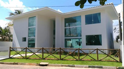 Parafuso House | Casa 6 Suítes Steps from the Beach in Guarajuba