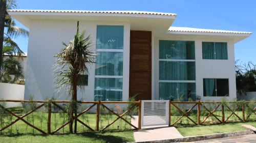 Parafuso House | Casa 6 Suítes Steps from the Beach in Guarajuba
