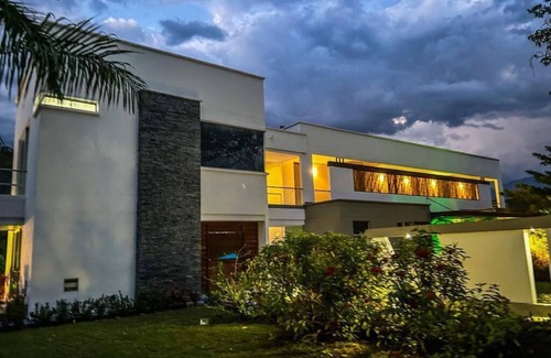 Santa Fe de Antioquia House | Experience Casa 66: Family & Pet-Friendly in Santa Fe