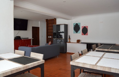 Setubal House | Unforgettable Stay at Casa 70: Rated 9.8 with Spa & Breakfast