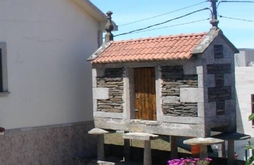 Neano Cottage | Cozy Casa Añón: Oceanfront Retreat for Two, Rated 10/10