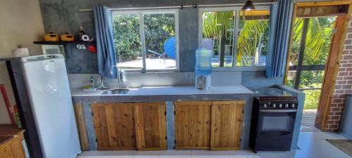 Sambaqui Apartment | Beachside Retreat: Casa a 100m da Praia with Ocean View
