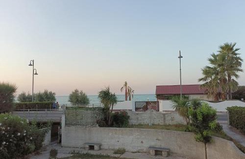 Fossacesia Marina Apartment | Discover Casa Just 20 Meters from the Beach with Ocean Views
