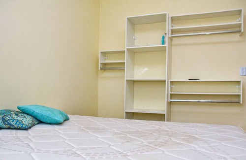 Maracana House | Ideal Stay Steps from Praia Maracanã: Family & Pet Friendly