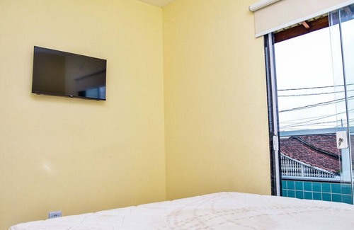 Maracana House | Ideal Stay Steps from Praia Maracanã: Family & Pet Friendly