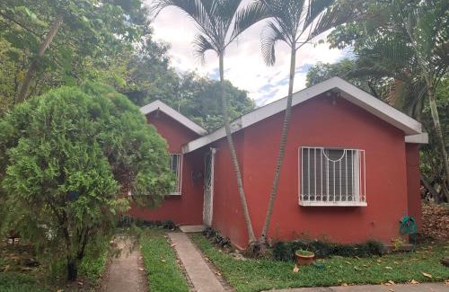 Santa Cruz Mulua House | Convenient Stay: Casa Near IRTRA Parks with Pool & Pets