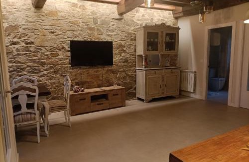 Santiago de Compostela House | Family-Friendly Stay at Casa a Antiga Tenda - Rated 9.9