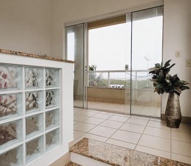 Meia Praia House | Casa a beira mar de Elissandra