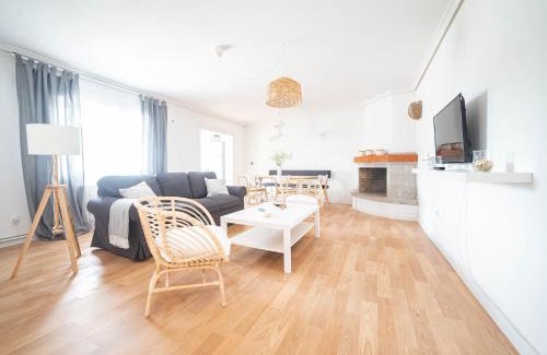 Ferrol House | Inviting Oceanfront Stay at Casa A Bicuda for Families