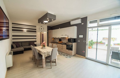 Torricella Apartment | Pet-Friendly Oceanfront Retreat: Casa Vacanza A&F