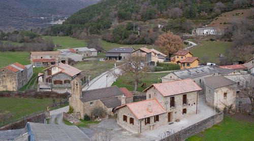 Biescas Ski Chalet | Highly Rated Casa A'Pajera: Family and Pet Friendly Escape