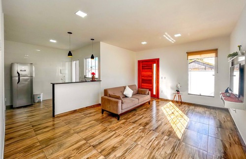 Unamar Ski Chalet | Cozy Casa Steps from Coral Beach with Pool and Spa