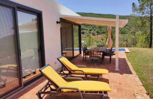 Silves Villa | Casa-Alfarobeira-villa-with-splendid-views-and-private-pool-for-4P-baby