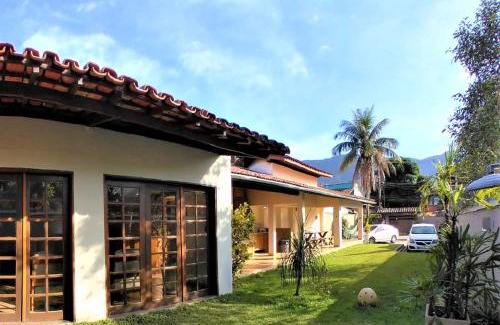 Maresias House | Cozy Casa Steps from the Beach with Oceanfront Views