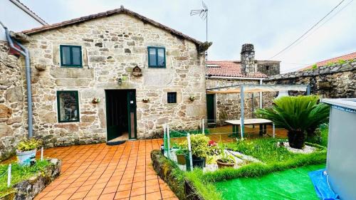 Padron House | Experience Casa a Voada: 4-Star Family-Friendly Retreat