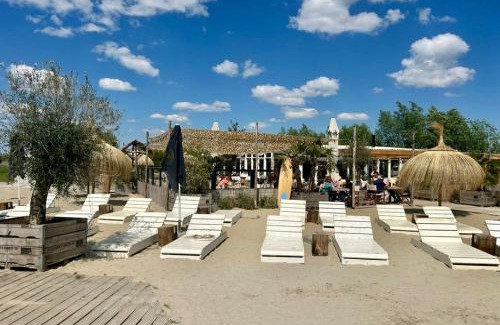 Meije Bed & Breakfast | Relax at Casa aan de Plas: B&B with Spa & Hot Tub