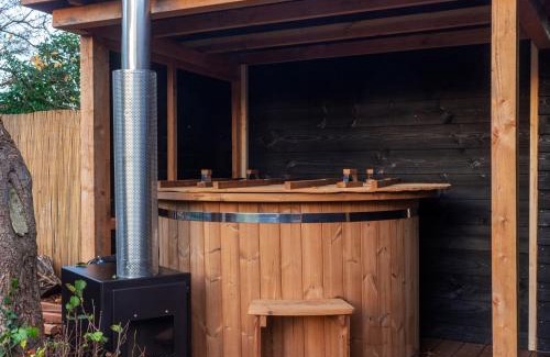 Meije Bed & Breakfast | Relax at Casa aan de Plas: B&B with Spa & Hot Tub