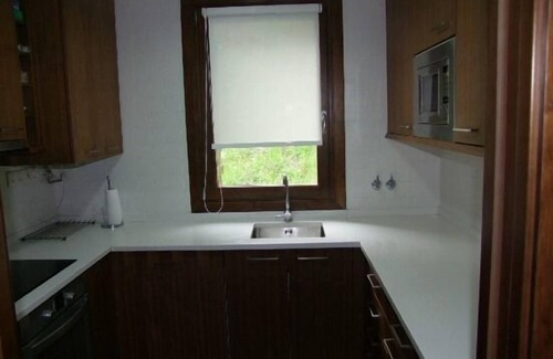Sallent de Gallego Cottage | CASA ABADIA: Family Retreat with Spa & Hot Tub Amenities