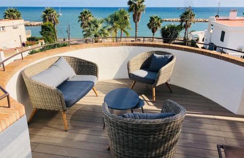 Cambrils House | Oceanfront Family Retreat at Casa Acacia Mar - Rated 9.4