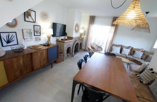 Cambrils House | Oceanfront Family Retreat at Casa Acacia Mar - Rated 9.4