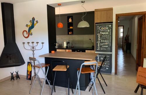 El Pla del Castell Apartment | Family-Friendly Casa Acogedora at the Foot of Montserrat