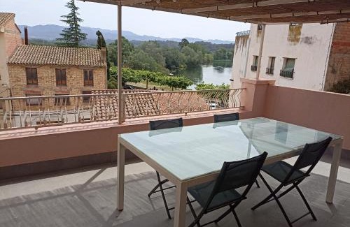 Miravet House | Cozy Casa with BBQ, Perfect for Family Getaways