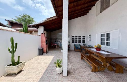 Indaia House | Cozy Casa com Churrasqueira Near the Beach - Rated 9.5/10