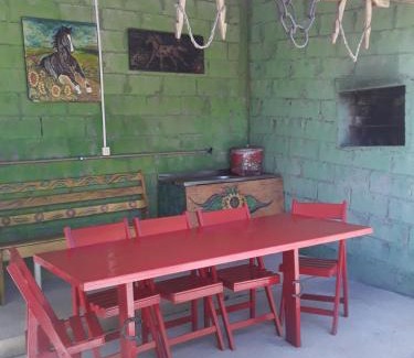 Piratuba House | Casa aconchegante em estilo rústico