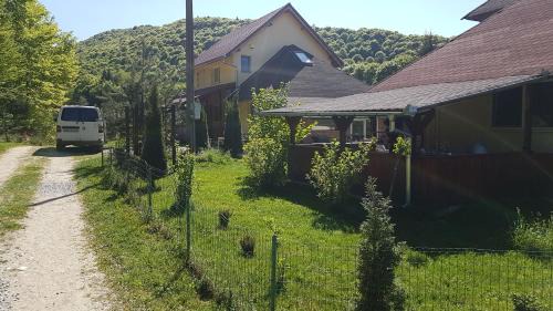 Arpasu de Sus House | Cozy Casa Ada: Family-Friendly 4-Star Retreat with High Ratings