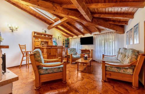 Vesio Apartment | Pet-Friendly Casa Adele with Stunning Ocean Views