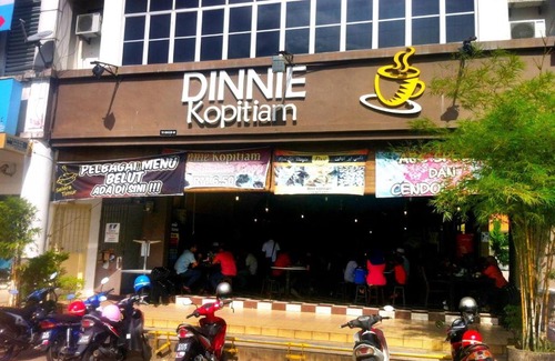 Kampung Dato' Ibrahim Fikri House | Inviting CASA ADELIA Homestay in Kemaman with Breakfast