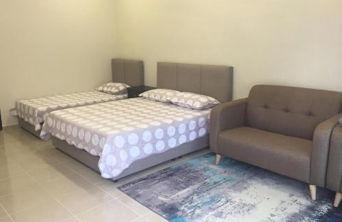 Kampung Jaya House | Discover CASA ADELIA STUDIO CHUKAI - 8.7/10 Rated Stay