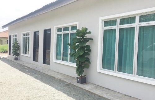 Kampung Jaya House | Discover CASA ADELIA STUDIO CHUKAI - 8.7/10 Rated Stay