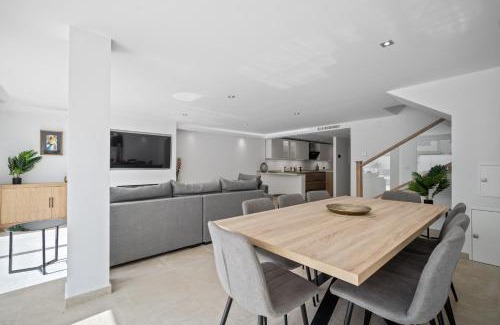 Golden Mile House | Experience Casa Adriana: 4-Star Comfort with Pool & Pets