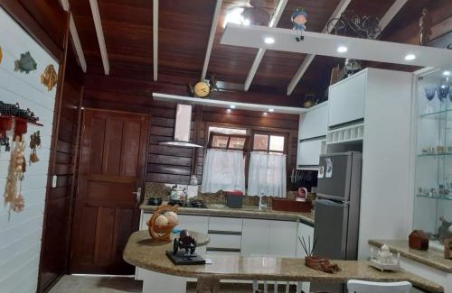 Ribeirao da Ilha House | Family-Friendly Casa Agradável, Steps from Praia Freguesia
